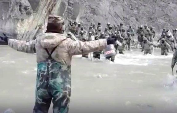 祁发宝半月吃30多包朝天椒抗寒提神是怎么回事？