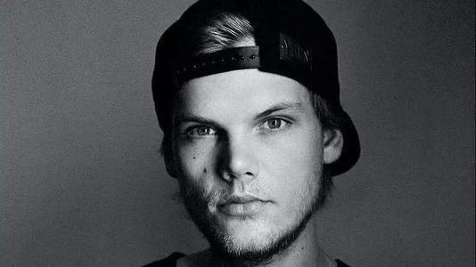 avcii因为什么而去世？