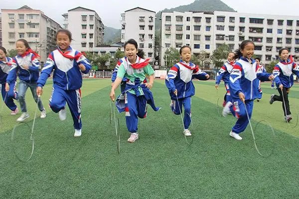 体育课程的基本任务是