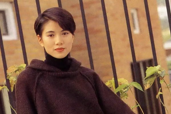 袁咏仪晒午餐照惹争议，老干妈配馒头夸好吃，影迷们却表示心疼，你怎么看？