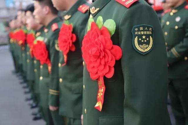 有一首部队送老兵的歌曲。开头是在点名的。然后说光荣退出现役的。是什么歌名啊？