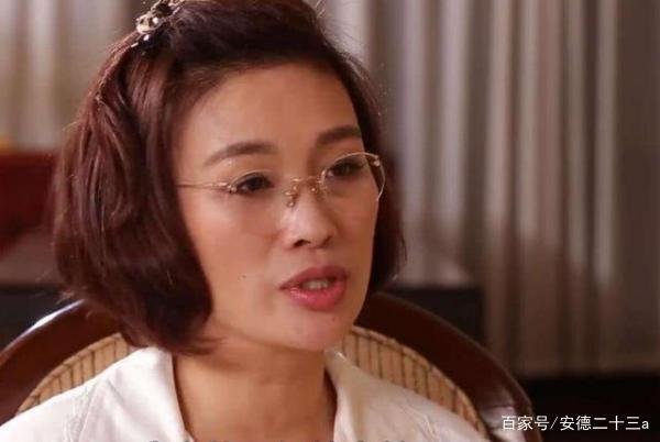 她身价万亿容貌艳丽，跟前夫离婚嫁给二婚的周立波，她如今怎样了？