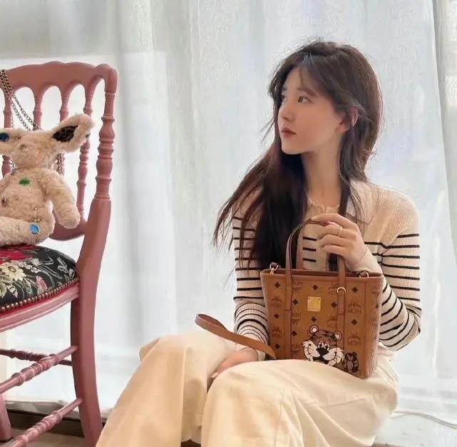 明星直播带货报价单释出，赵露思80万，她们赚钱有多容易？