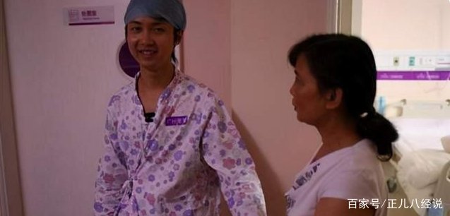 15年前感动无数人,背着母亲上学却要做变性人的刘婷,如今怎样了?