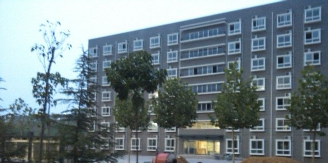 河南商业高等专科学院怎么样？跟郑州师范学院里的大专比较呢？