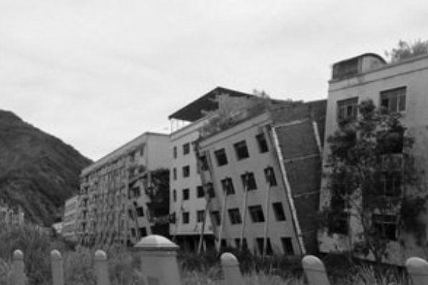 八级地震高层建筑是否容易倒塌