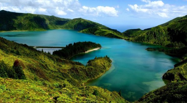 照样子写词语。    碧绿碧绿的叶子碧绿碧绿的____        &nbsp...