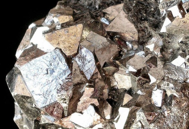 钴价持续发力，一年半价格涨幅近6成，是什么原因导致的？