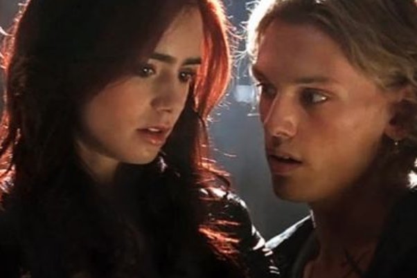 《圣杯神器:骸骨遗城》中女孩为了拯救世界,为何杀死了自己的父亲?