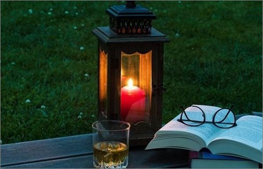 夏天的夜晚十分美妙，不见了白天的什么？