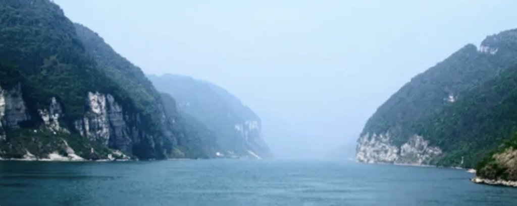 成语一衣带水中的水是指