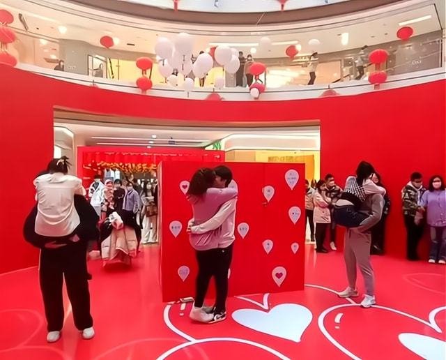 山东万元奖金接吻大赛，3对情侣坚持到凌晨2点，他们坚持了这么久麻了吗？