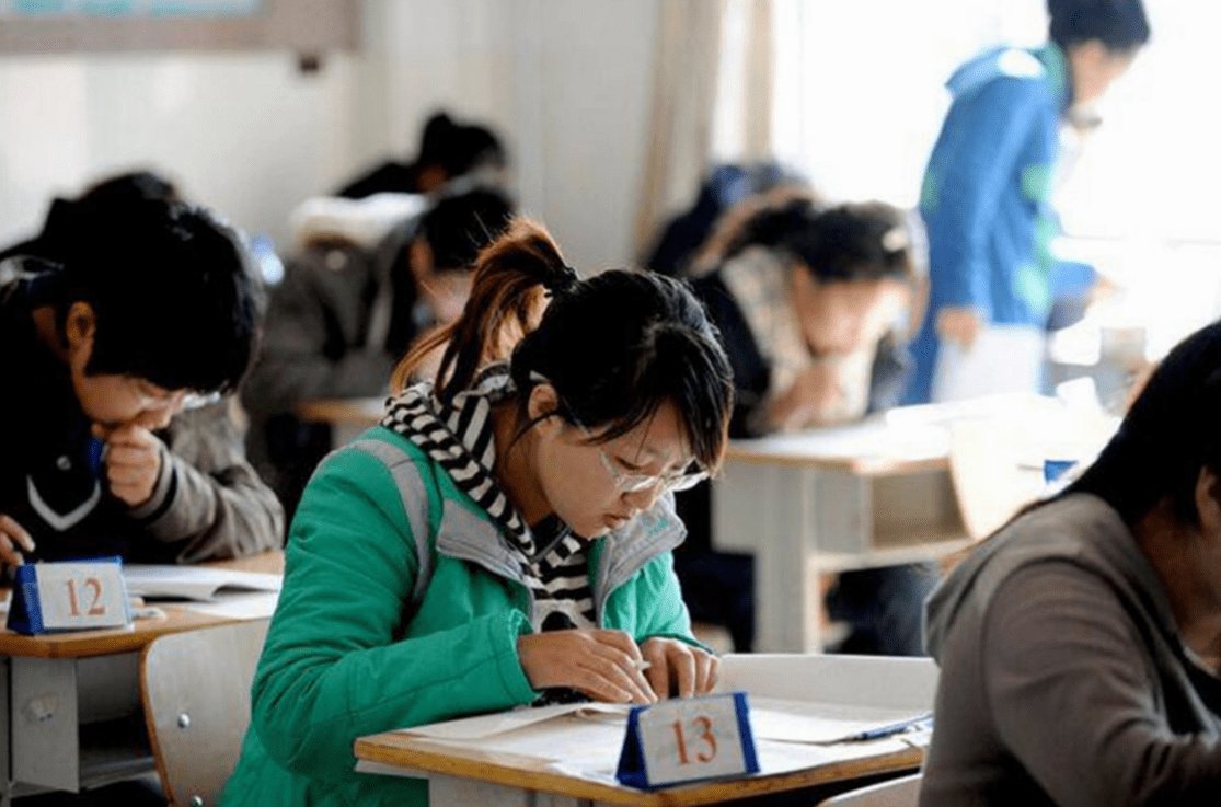 准考证进考场了考生还没进考场，今年高考怎么样？