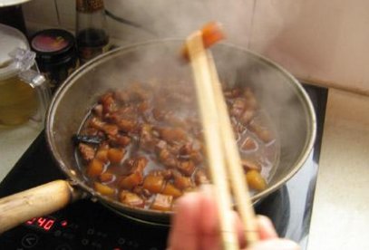 妈妈对我说：“我今天晚上要加班，你自己烧饭吃吧。”（改成转述句）