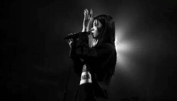 一支榴莲歌手经历了什么？