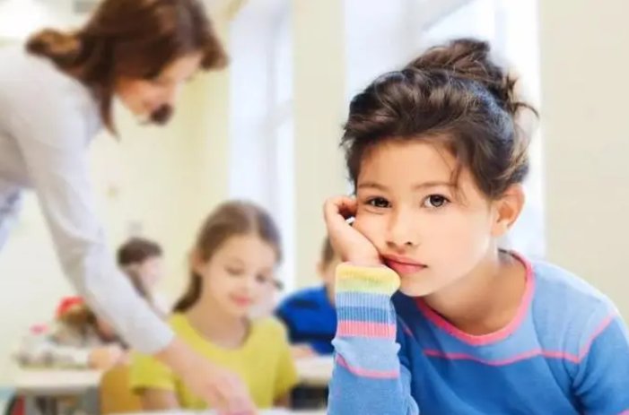 熟视无睹的反义词