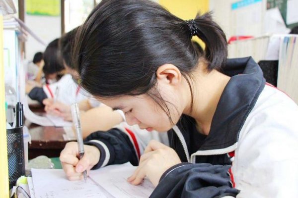 晏安鸩毒打一准确生肖