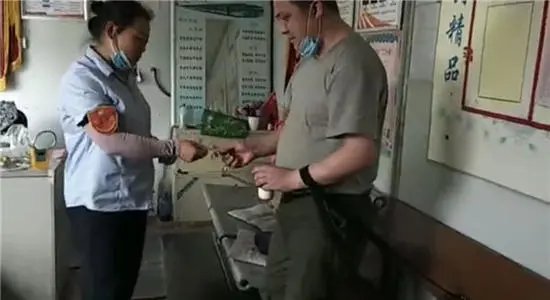 肯尼亚男子因晚餐中没有放洋葱而将妻儿杀害，男子为何如此偏激？