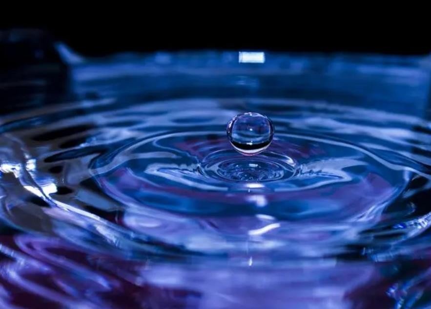 水的介电常数是多少？？