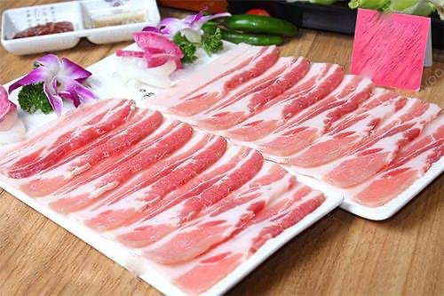 成都某公司过中秋，为何会发五花肉给员工？