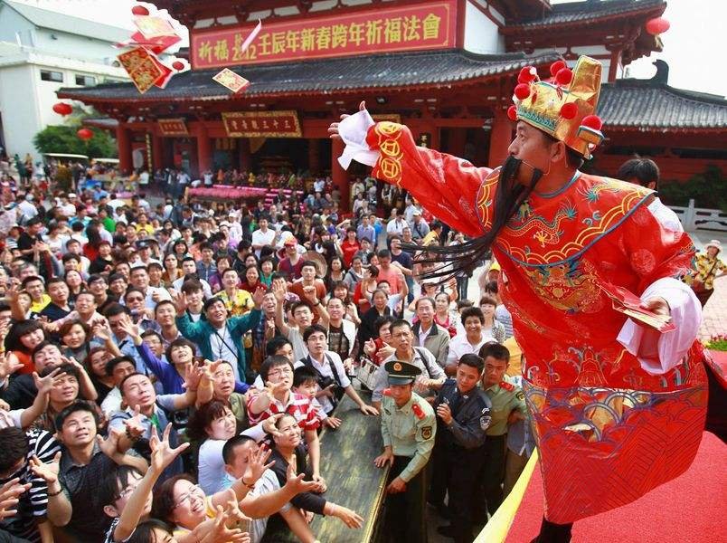 到底是初二迎财神还是初五迎财神