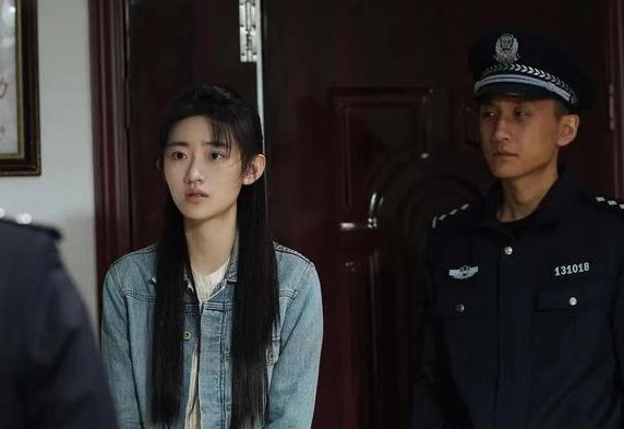 《扫黑风暴》：孙兴坏归坏，但为什么要让徐英子咬住大理石茶几呢