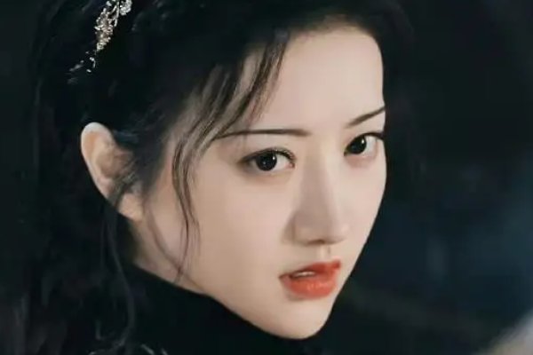 《流光之城》女主身世弟弟是谁？