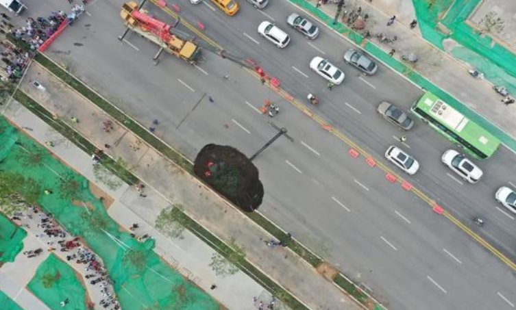 西安雁翔路突发塌陷,塌陷的具体原因是什么?