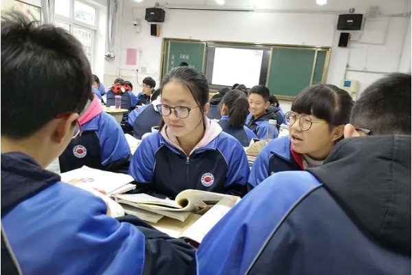 玟用于人名怎么读