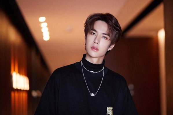 王一博被问《天天向上》中为啥不爱说话，同伴汪涵是怎么说的？