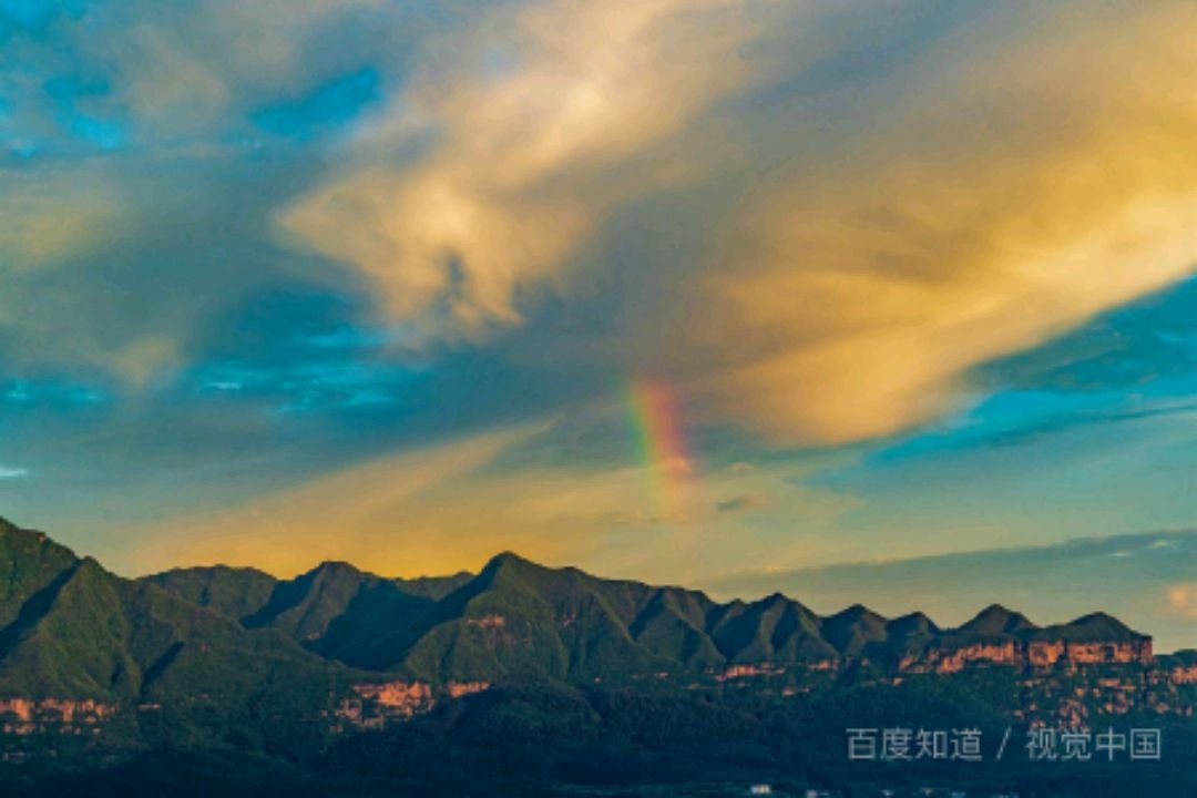 紫气东来压群芳下一句是什么？