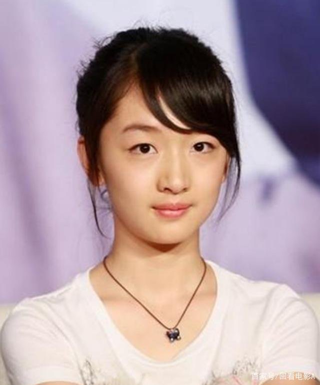 周冬雨被问到“不穿内衣是什么感受”,本尊是怎么回应的?