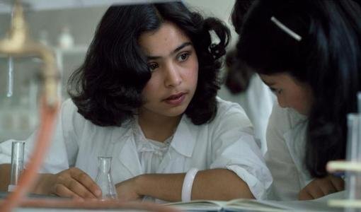 阿富汗禁止女学生在有男性场所唱歌,为何会这么规定?