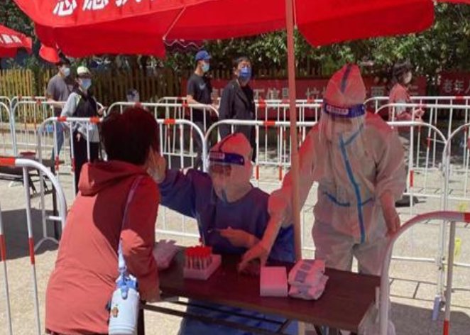 起底郑州“丁义珍式”采样亭:每小时少采50人,采样亭的设计是否合理?