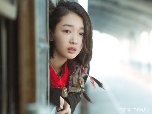 周冬雨被问到“不穿内衣是什么感受”,本尊是怎么回应的?