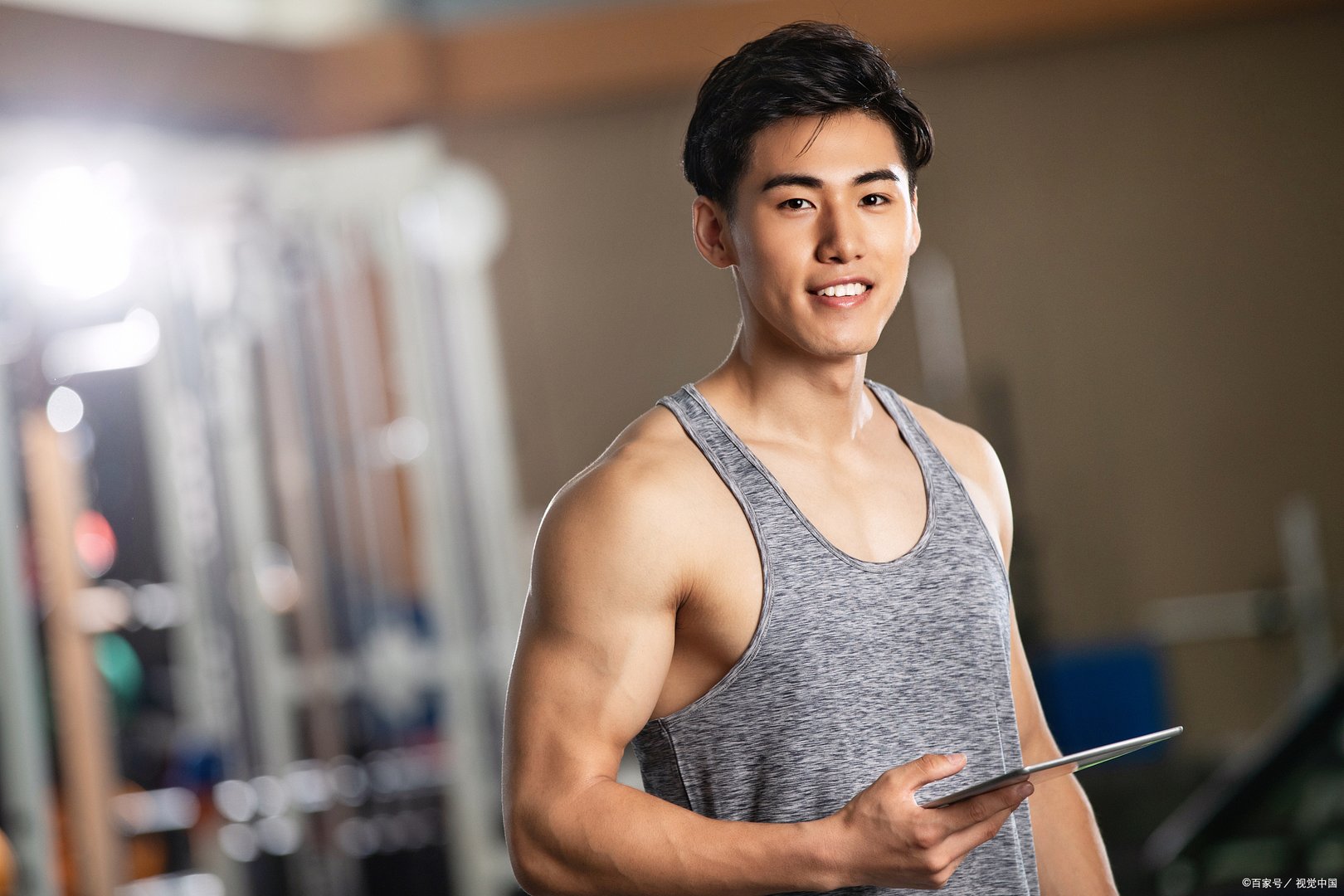 女朋友健身房找男私教，介意吗？