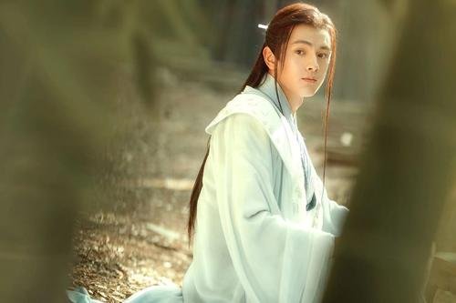 出生被龙救下来的是什么 电视剧