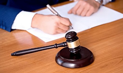 男子让自己朋友和妻子发生关系,妻子恼羞成怒,把丈夫用菜刀砍死,咋看?