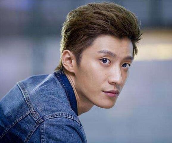 乔任梁现场图血手臂 没有去深究过怎么回事