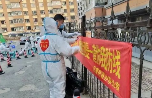 当一座城市的感染者超过40万例的时候,它的医院和医生会经历什么?