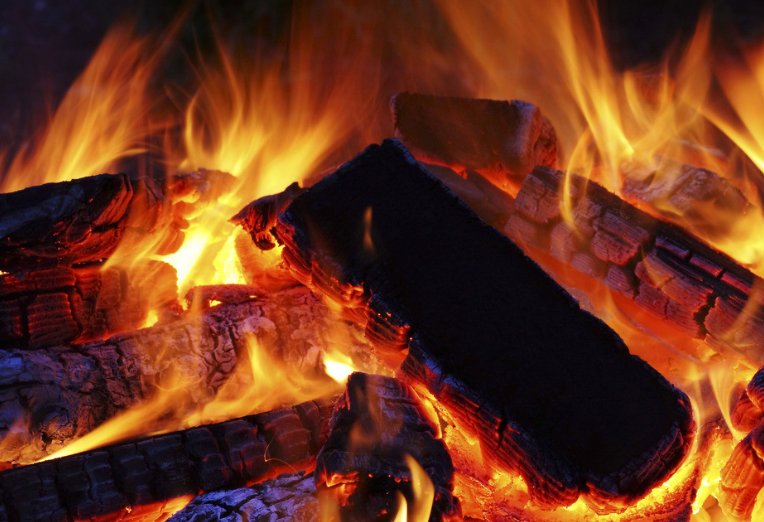 上面三个火,下面一个木