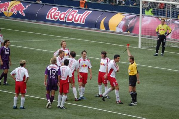 足球教练被红牌以后,会有哪些影响?