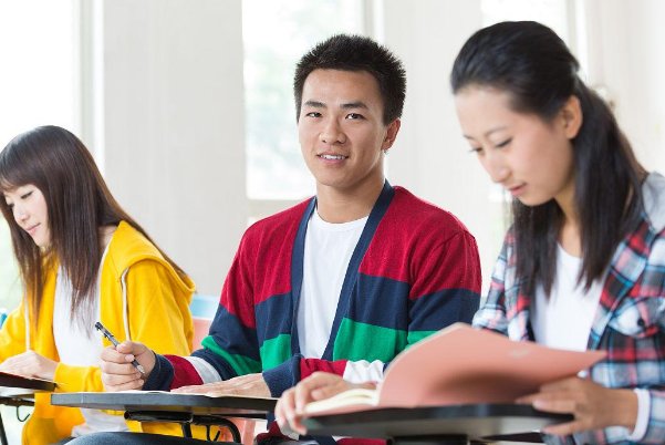 22.试述公民监督的特征和意义