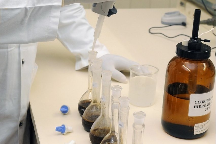 氢氧化钠和氯气反应吗？