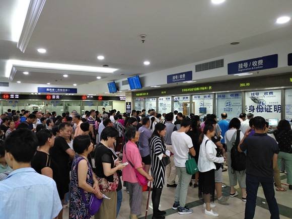 2022年上海急诊实录,病患爆满,医院现在、是否出于负荷状态?