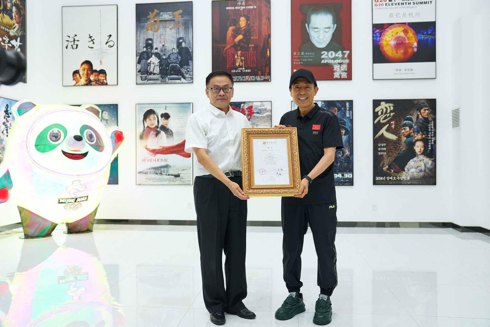 张艺谋接连受聘为北电特聘教授北舞荣誉教授,如何评价他的实力?