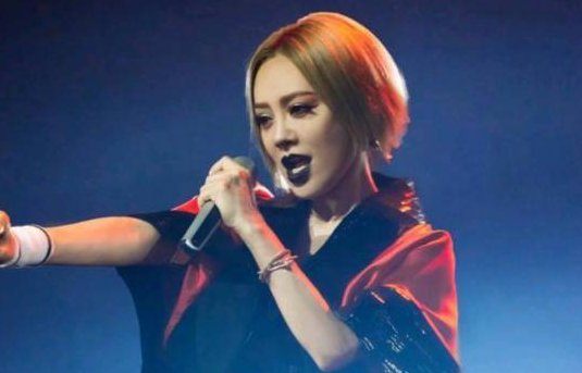 宁静的老板是于正吗？