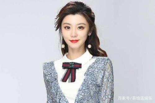 “王牌女郎”费费其实并不简单，有多重身份，让人惊掉下巴，你知道有哪些？