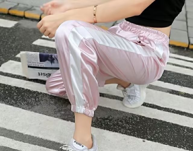 男朋友为何那么狠，分手晚上动作越来越快，女的哭了，他还气焰嚣张，谢谢各位