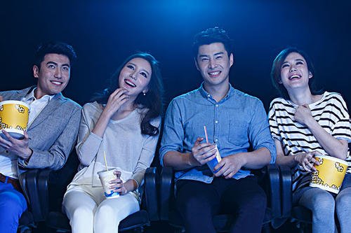 我有好感的男生在让我帮他追我室友，我该怎么办？